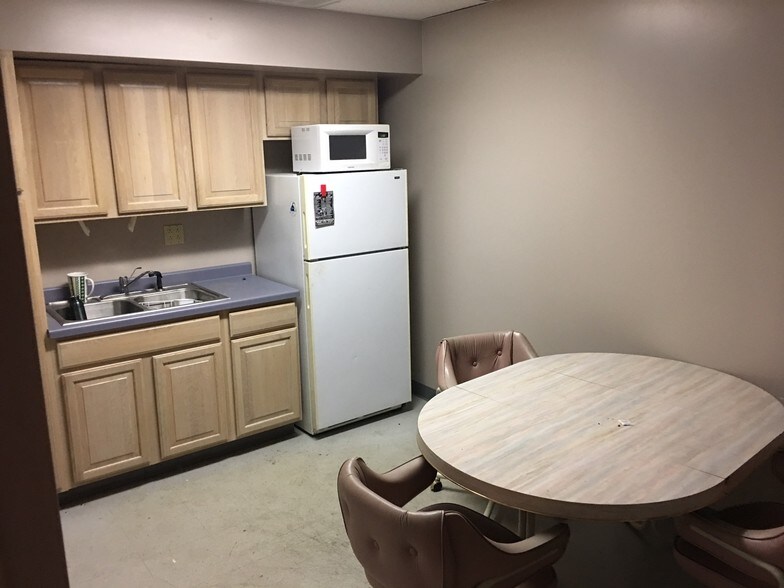 More Photos Of 761 NW Main St NW, Bourbonnais Office For Lease