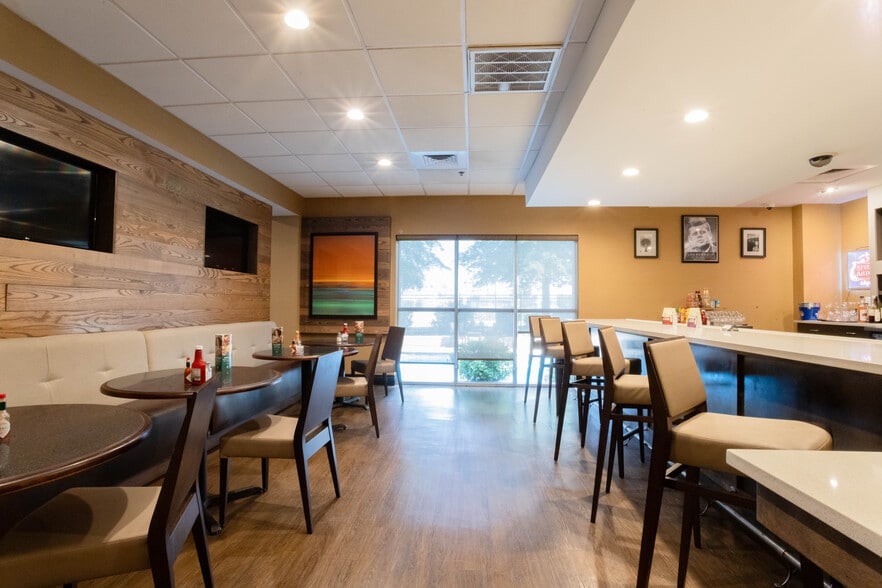 More Photos Of 600 Interstate 30, Little Rock Hotel For Sale