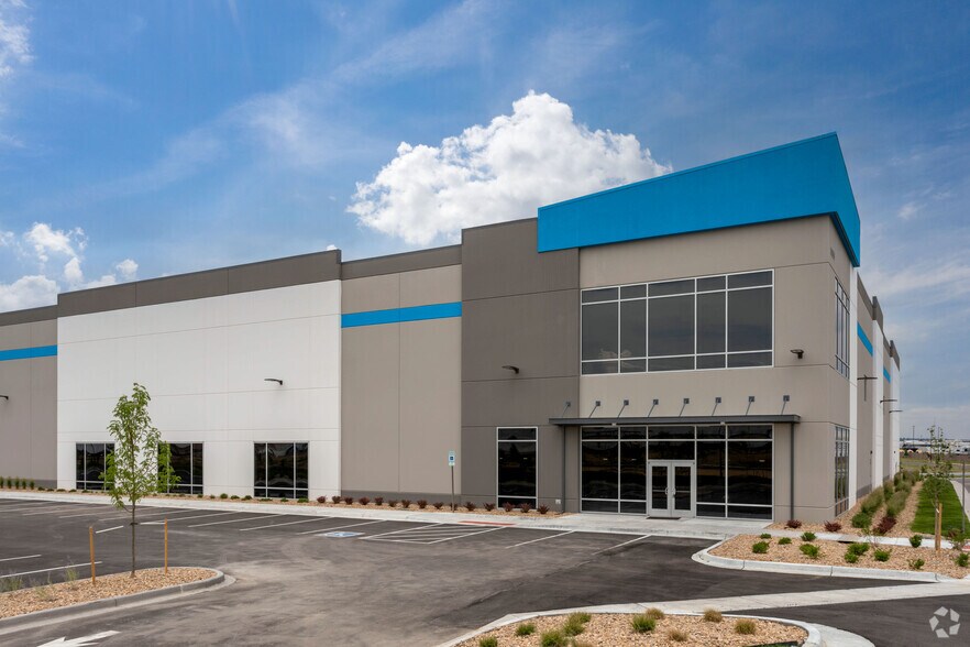 More Photos Of 14353 E Otero Ave, Englewood Distribution For Lease