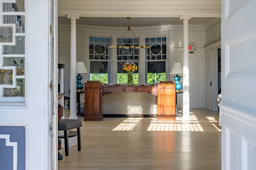 More Photos Of 2 Kemble St, Lenox Hospitality For Sale