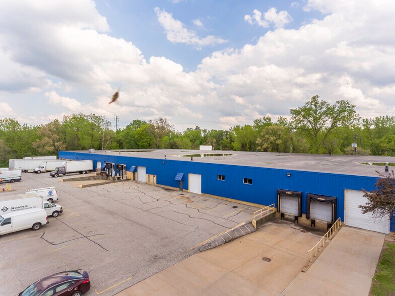 More Photos Of 100 Hayes Dr, Brooklyn Heights Warehouse For Lease