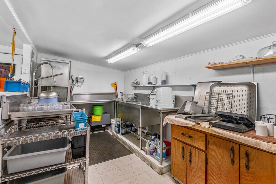 More Photos Of 7450 Highway 187, Eureka Springs Restaurant For Sale