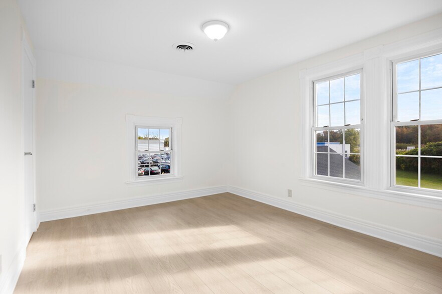 More Photos Of 267 Wolf Rd, Latham Office For Lease