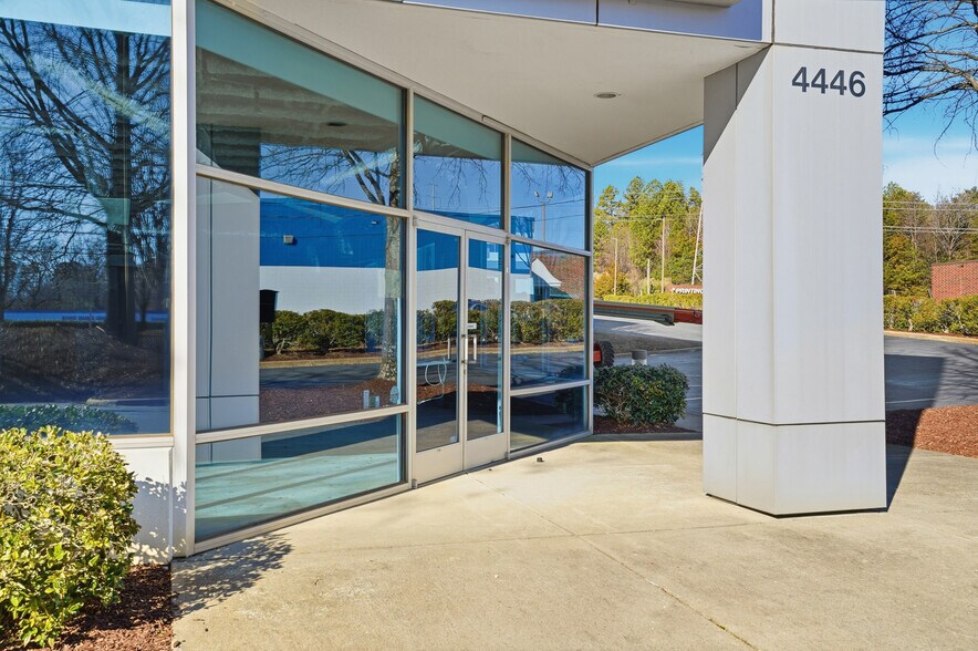 More Photos Of 4444-4446 South Blvd, Charlotte Warehouse For Lease