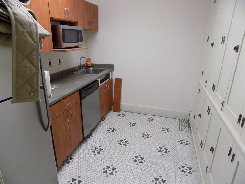 More Photos Of 1324 Chapline St, Wheeling Office For Lease
