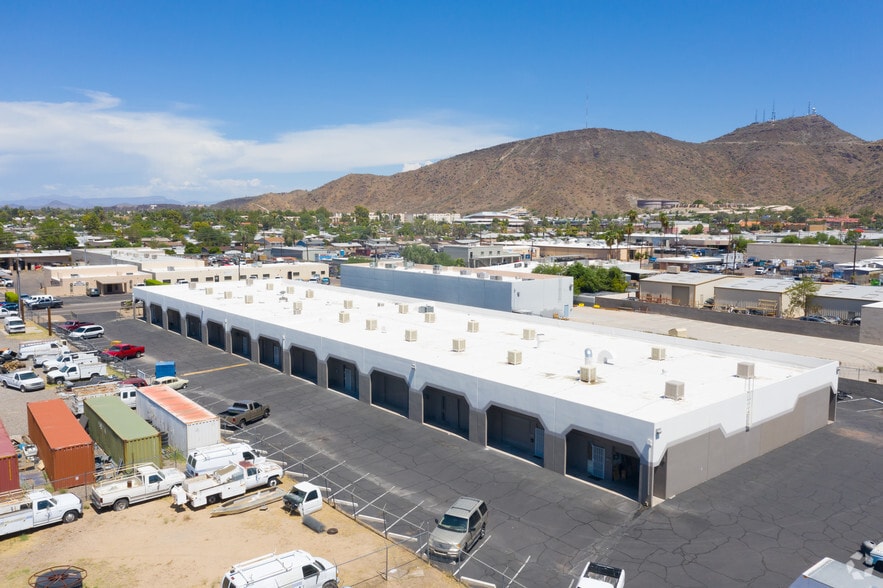 More Photos Of 2231 W Shangri La Rd, Phoenix Warehouse For Lease
