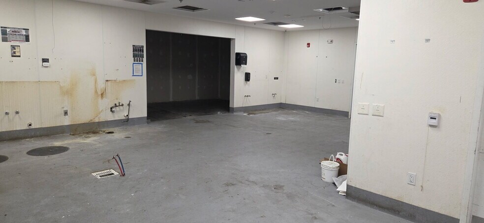 More Photos Of 225 Ellicott St, Buffalo Supermarket For Sale