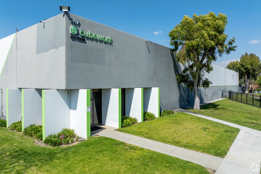 More Photos Of 347 S Stimson Ave, City Of Industry Warehouse For Lease