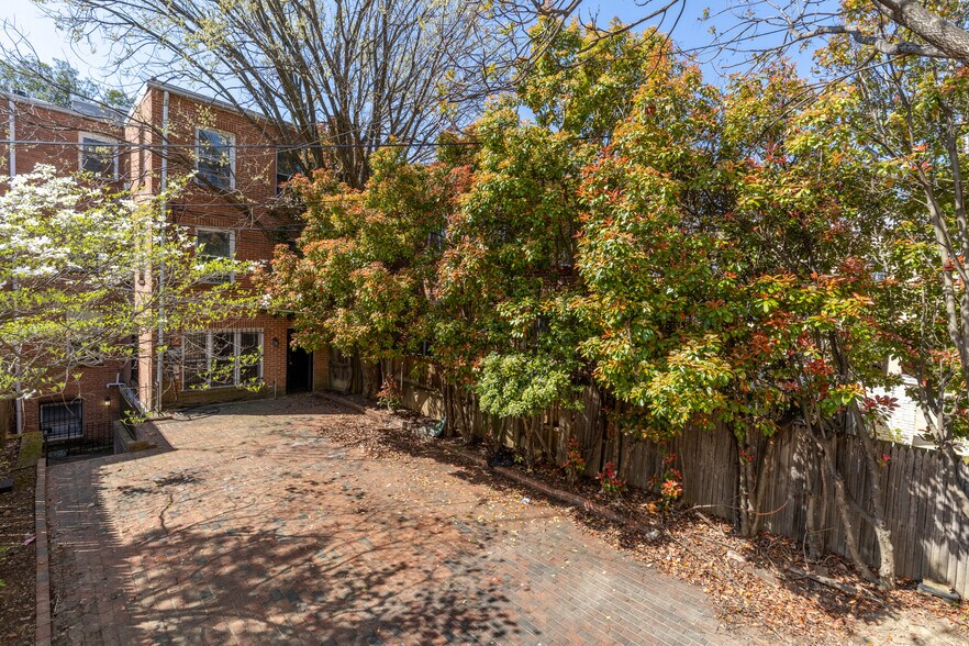 More Photos Of 228 E Capitol St NE, Washington Apartments For Sale