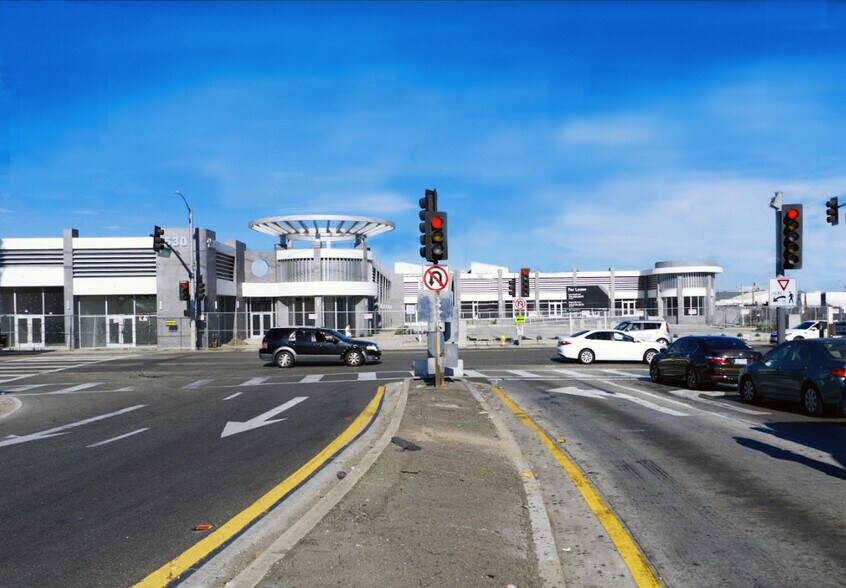 More Photos Of 1530 S Alameda St, Los Angeles General Retail For Lease
