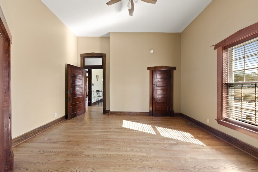 More Photos Of 308 N Main St, Ashland City Office For Sale