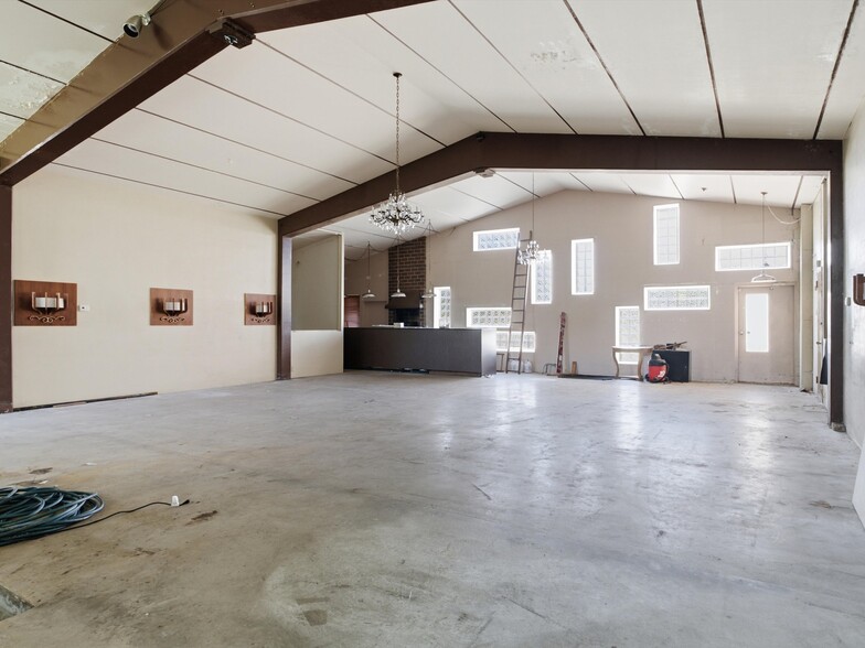 More Photos Of 1801 Johnston Dr, Manitowoc Warehouse For Sale