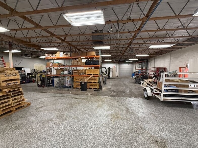 More Photos Of 113-117 S Rockford Dr, Tempe Light Manufacturing For Sale