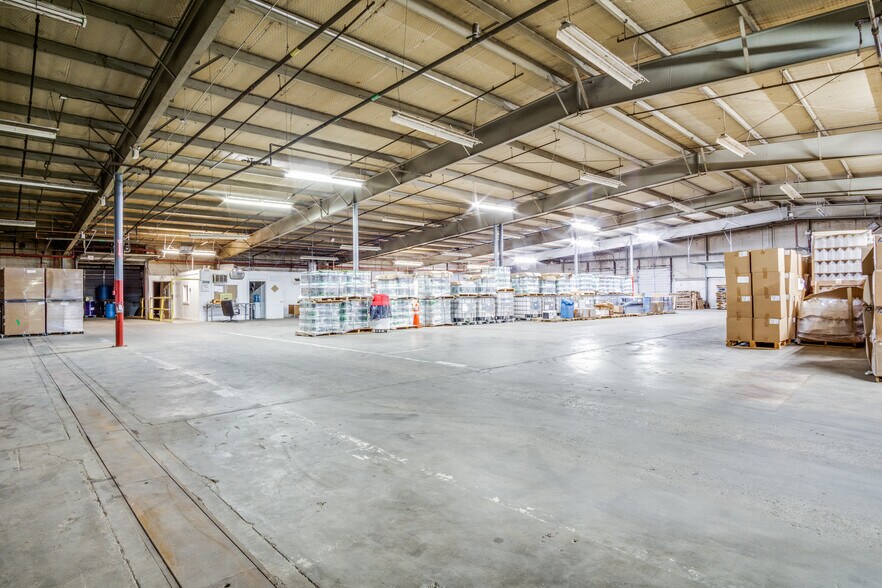 More Photos Of 338 Cliff Dr, Graham Manufacturing For Lease