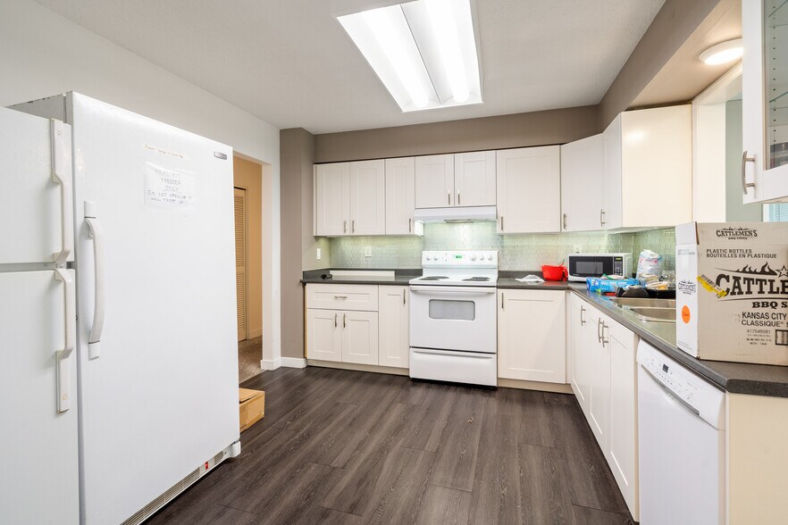 More Photos Of 20043 40A Av, Langley Storefront Retail Residential For Sale