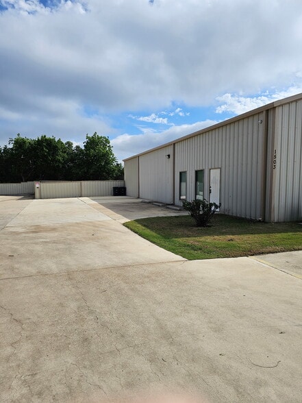 More Photos Of 1503 W Stan Schlueter Loop, Killeen Industrial For Lease