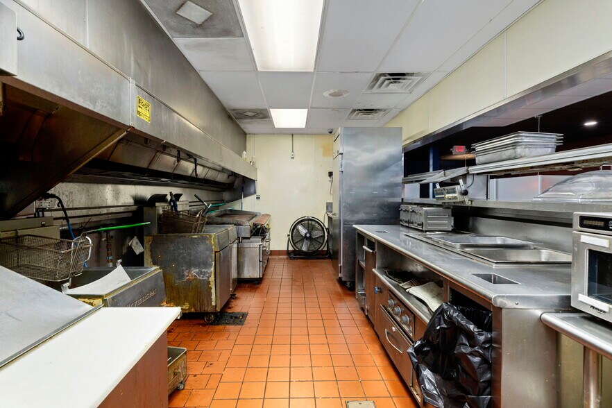 More Photos Of 250 Conicville Rd, Mount Jackson Hotel For Lease