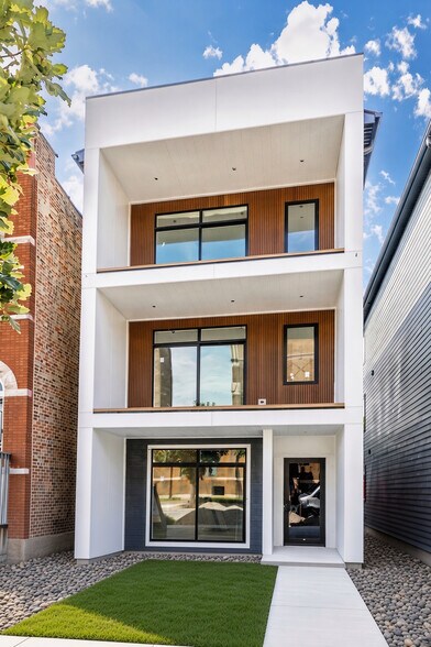 Primary Photo Of 2917 Arthington st, Chicago Multifamily For Sale