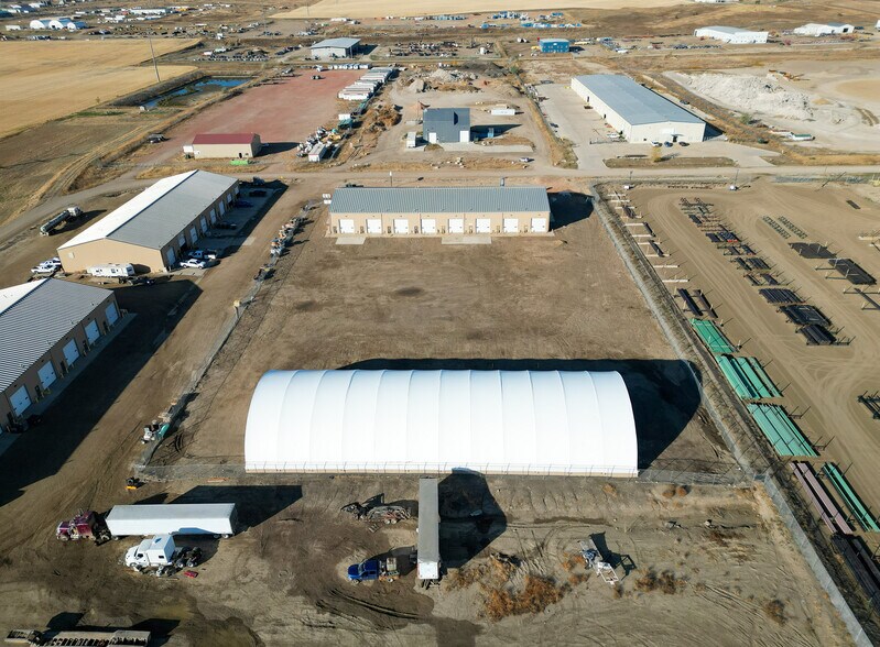 More Photos Of 5066 Owan Industrial Park Dr, Williston Warehouse For Lease