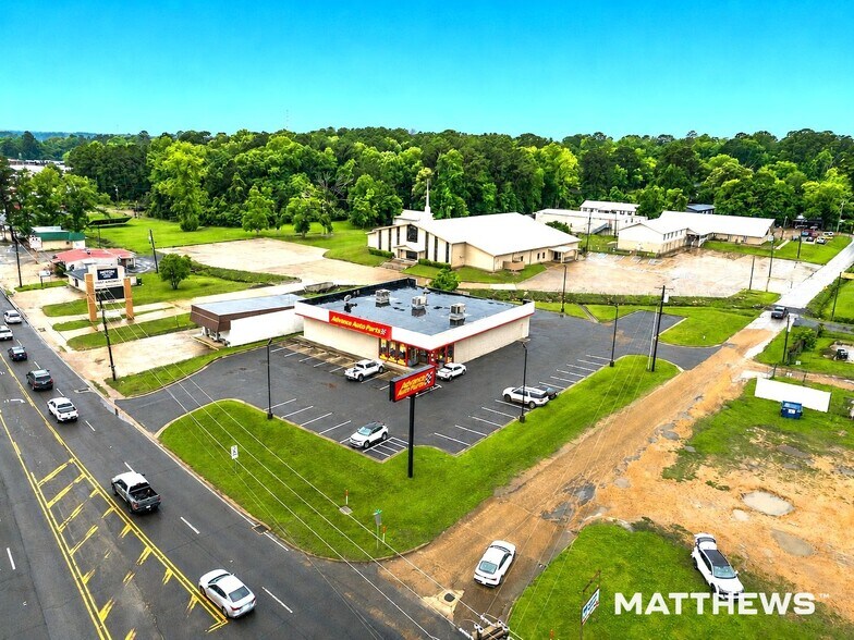 More Photos Of 1200 S 5th St, Leesville Freestanding For Sale