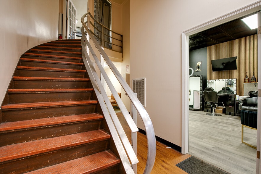 More Photos Of 302 E Grace St, Richmond Storefront Retail Residential For Sale