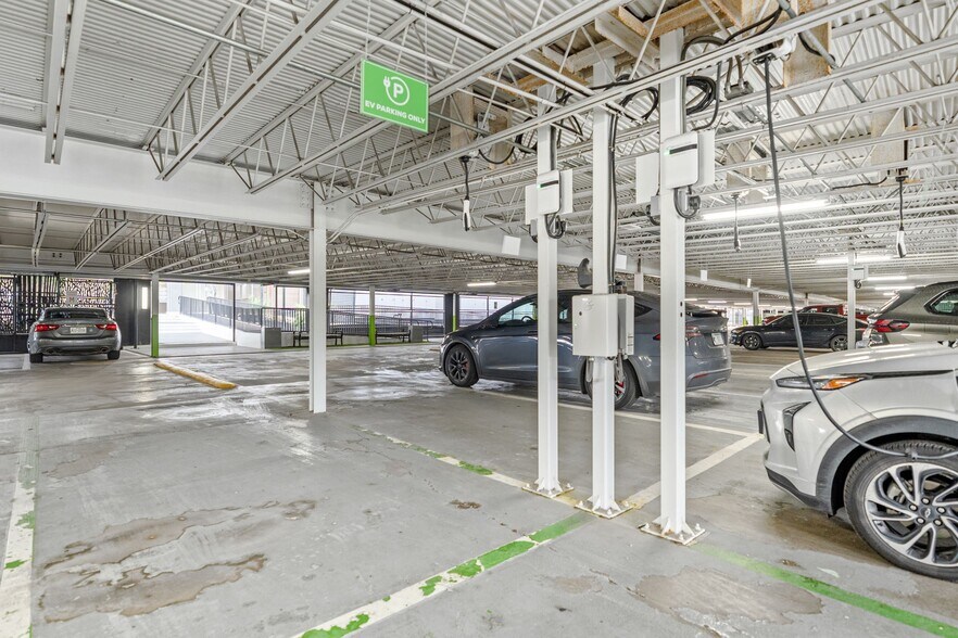 More Photos Of 2550 N Loop Fwy W, Houston Office For Lease