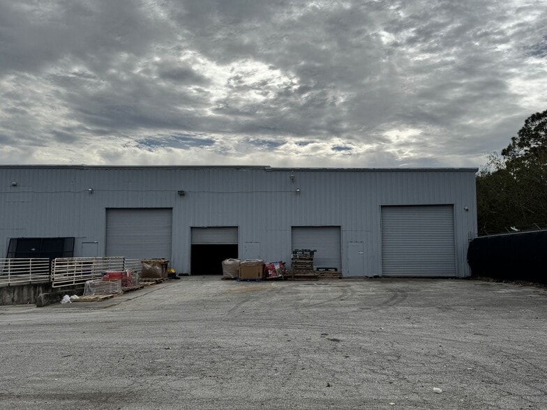 More Photos Of 3350 S Ridgewood Ave, Port Orange Showroom For Lease