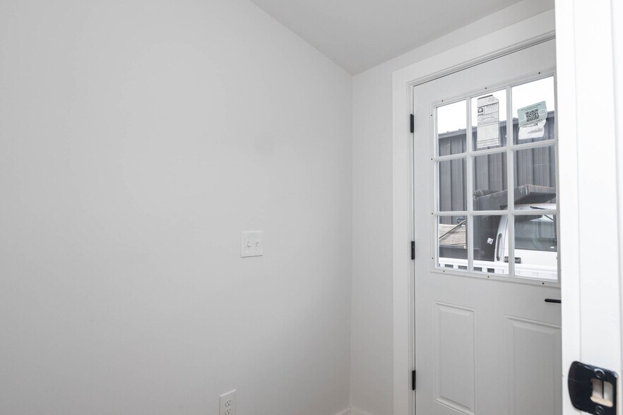 More Photos Of 12 Jansen Ave, Woodbridge Warehouse For Sale