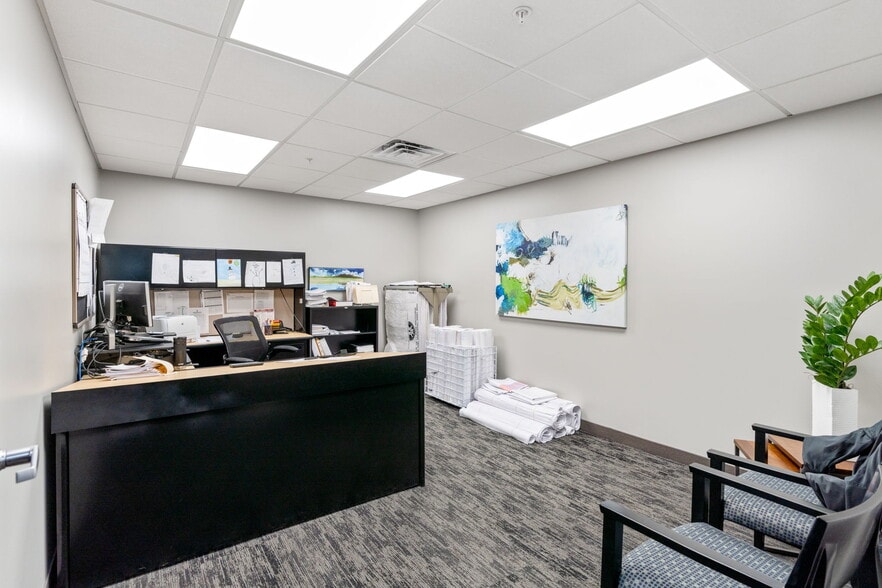 More Photos Of 3312 Gilmore Industrial Blvd, Louisville Warehouse For Lease