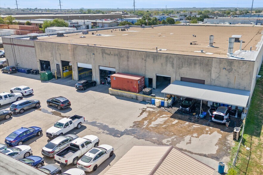 More Photos Of 5127-5131 Mercantile Row, Dallas Warehouse For Lease