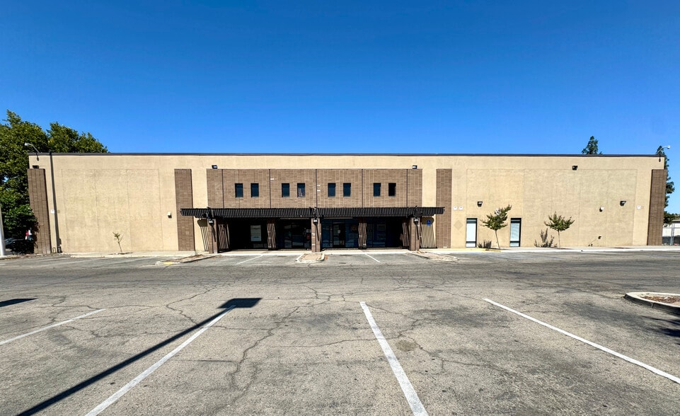 Primary Photo Of 4949 E. Kings Canyon Blvd, Fresno Coworking Space