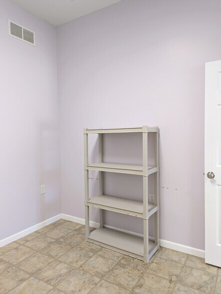 More Photos Of 1110 School st, Hillsboro Flex For Sale