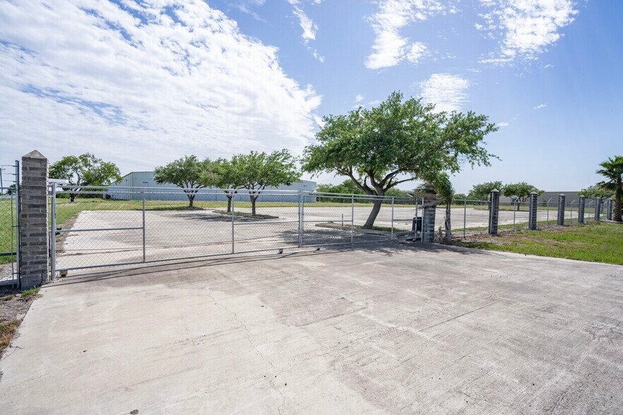 More Photos Of 5806 E Grimes Ave, Harlingen Manufacturing For Sale