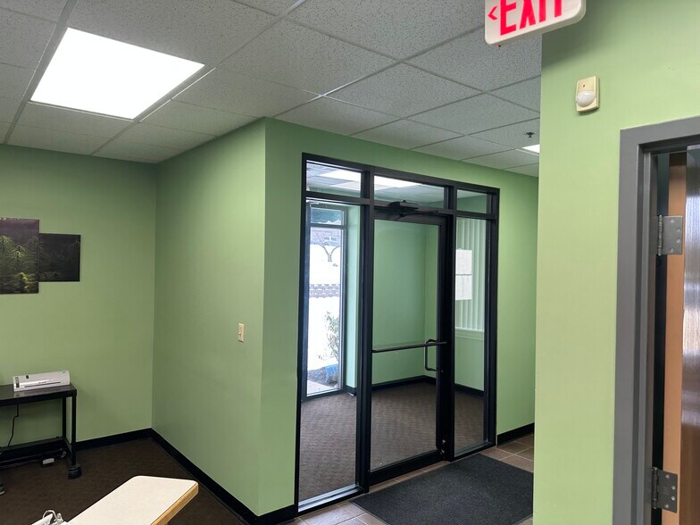 More Photos Of 246 Suffolk Ln, Gardner Manufacturing For Sale