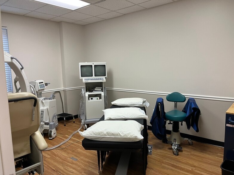 More Photos Of 1091 Pemberton Hill Rd, Apex Medical For Lease