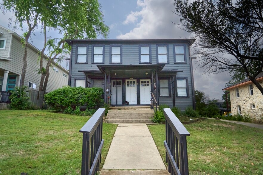 Primary Photo Of 218 Claremont Ave, San Antonio Multifamily For Sale