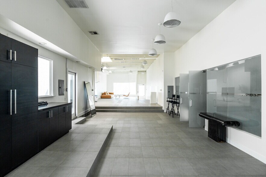 More Photos Of 723-727 N Fairfax Ave, Los Angeles General Retail For Lease