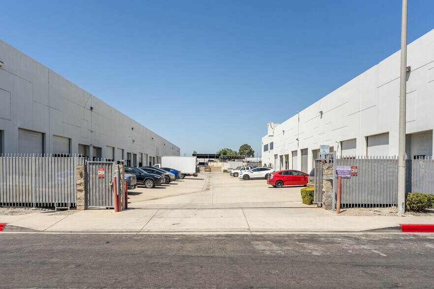 More Photos Of 127-129 S 8th Ave, La Puente Warehouse For Sale