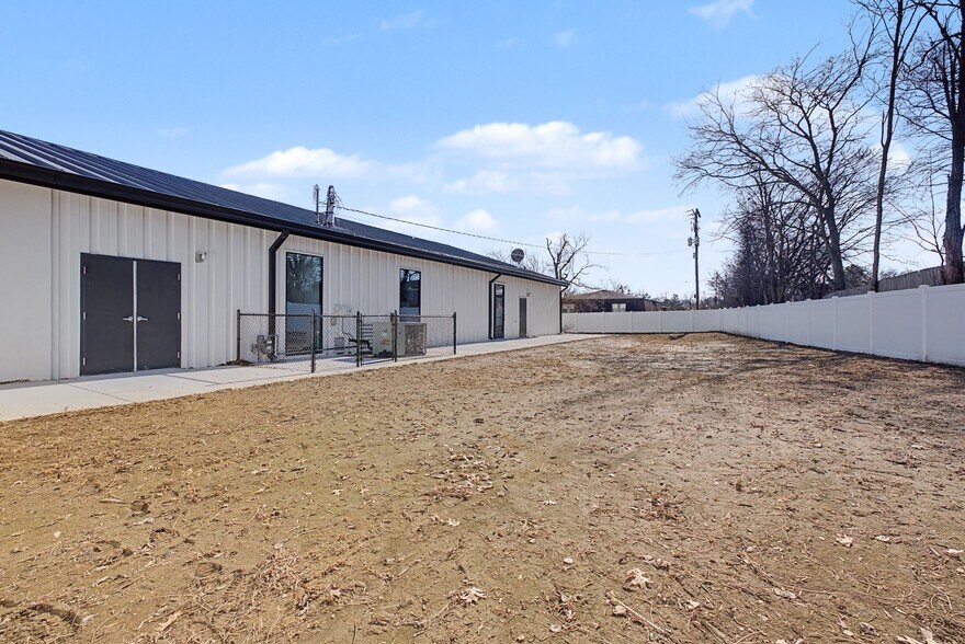 More Photos Of 207 Iris Dr, Hendersonville Daycare Center For Sale