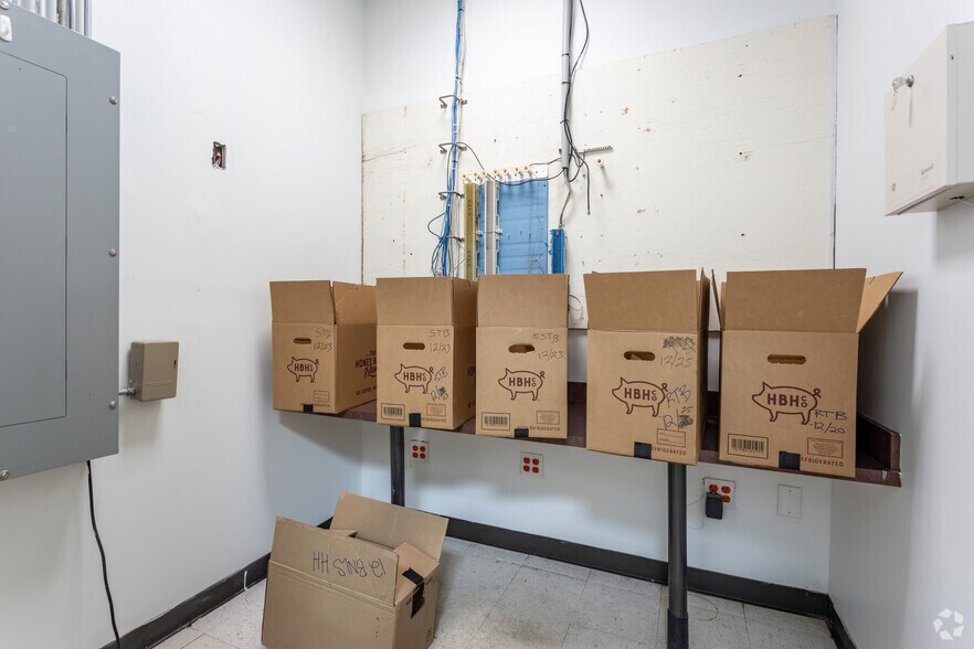 More Photos Of 1701 Rollins Way, Columbus Freestanding For Sale