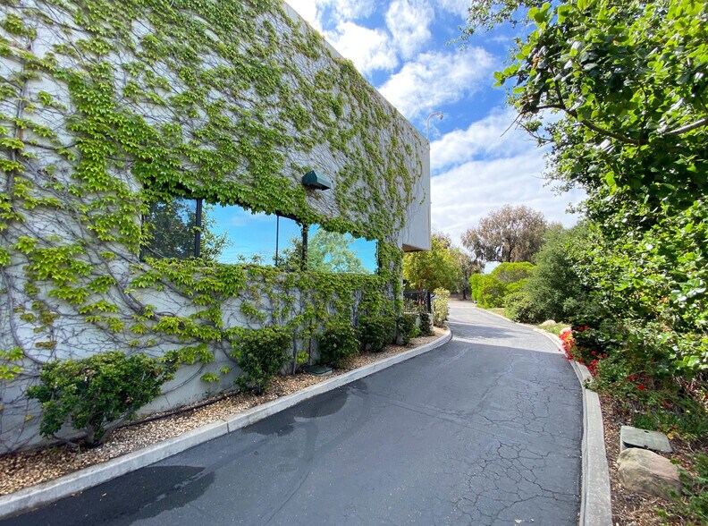 More Photos Of 6383 Rose Ln, Carpinteria Warehouse For Lease