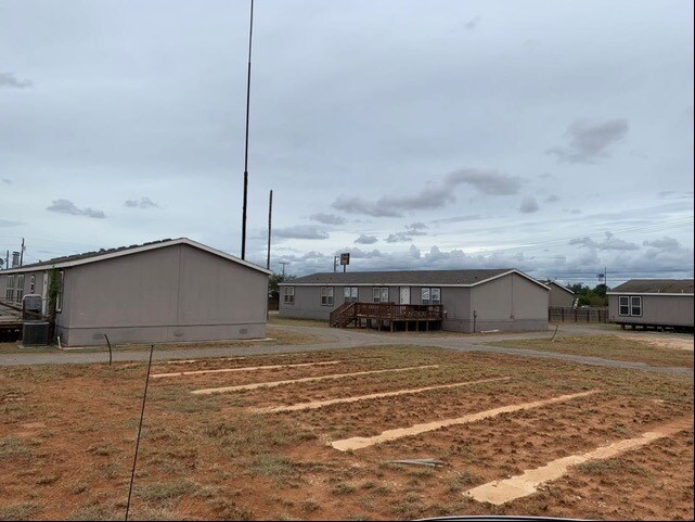 Primary Photo Of 1080 85 hwy, Dilley Multifamily For Lease