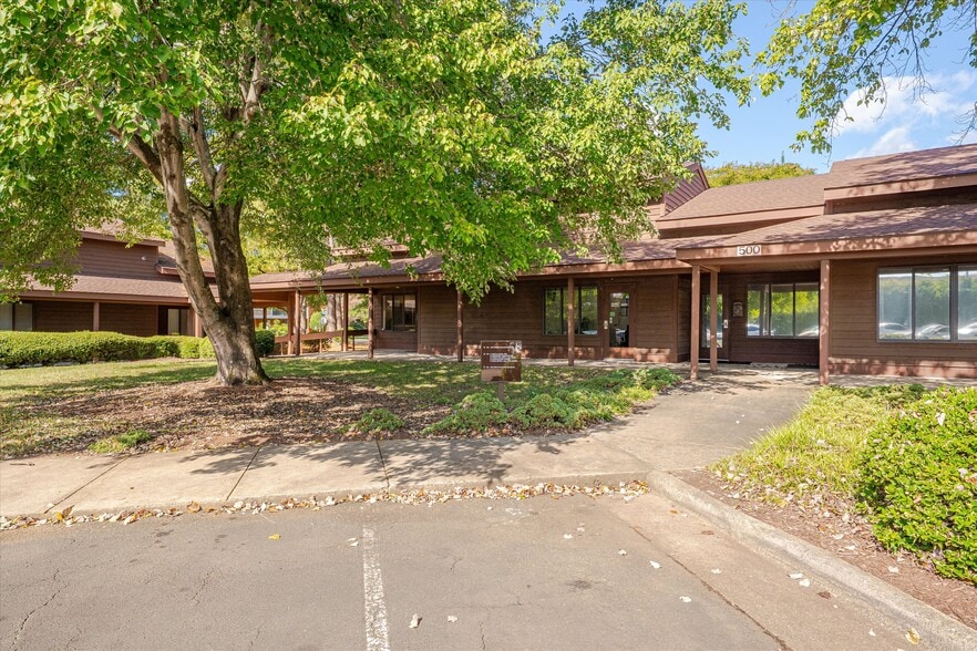 More Photos Of 1904 Front St, Durham Medical For Lease