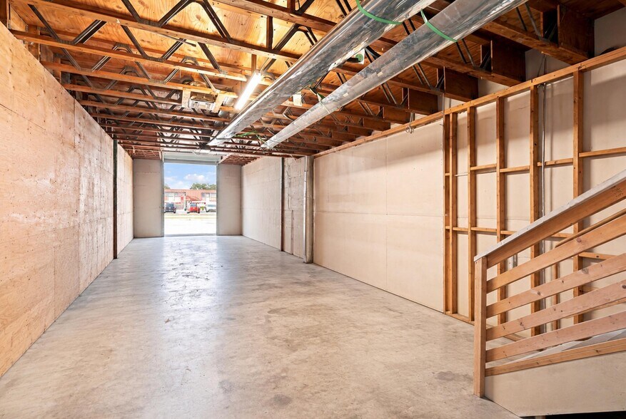More Photos Of 1209 Gateway Rdg, Lake Park Warehouse For Sale