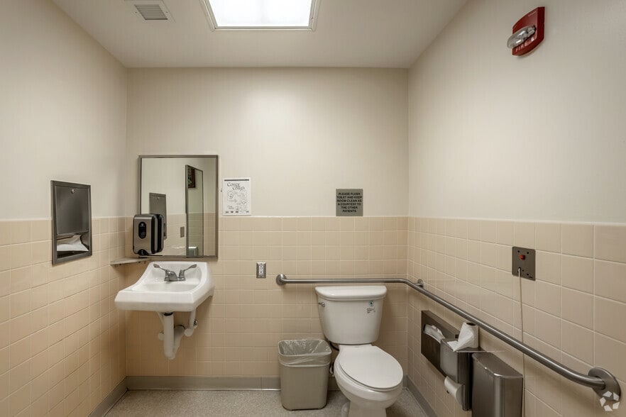 More Photos Of 7272 N Shepherd Dr, Houston Medical For Lease