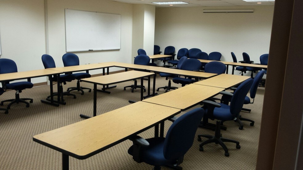 More Photos Of 1 Chelsea St, New London Office For Lease