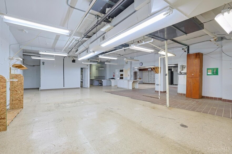 More Photos Of 2108 Central Pky, Cincinnati Loft Creative Space For Sale