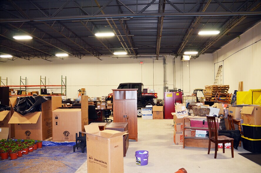 More Photos Of 375 Commerce St, Southlake Warehouse For Lease