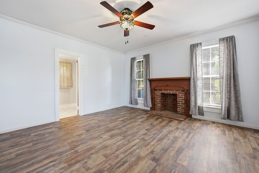 More Photos Of 206 Dowd St, Carthage Office For Sale