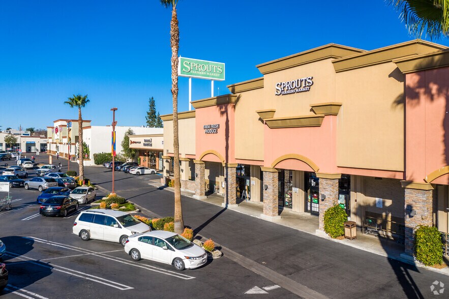 More Photos Of 21733-21841 Ventura Blvd, Woodland Hills General Retail For Lease